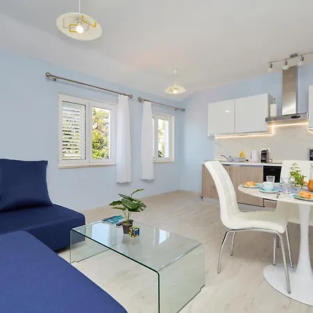Kolorina Apartman *